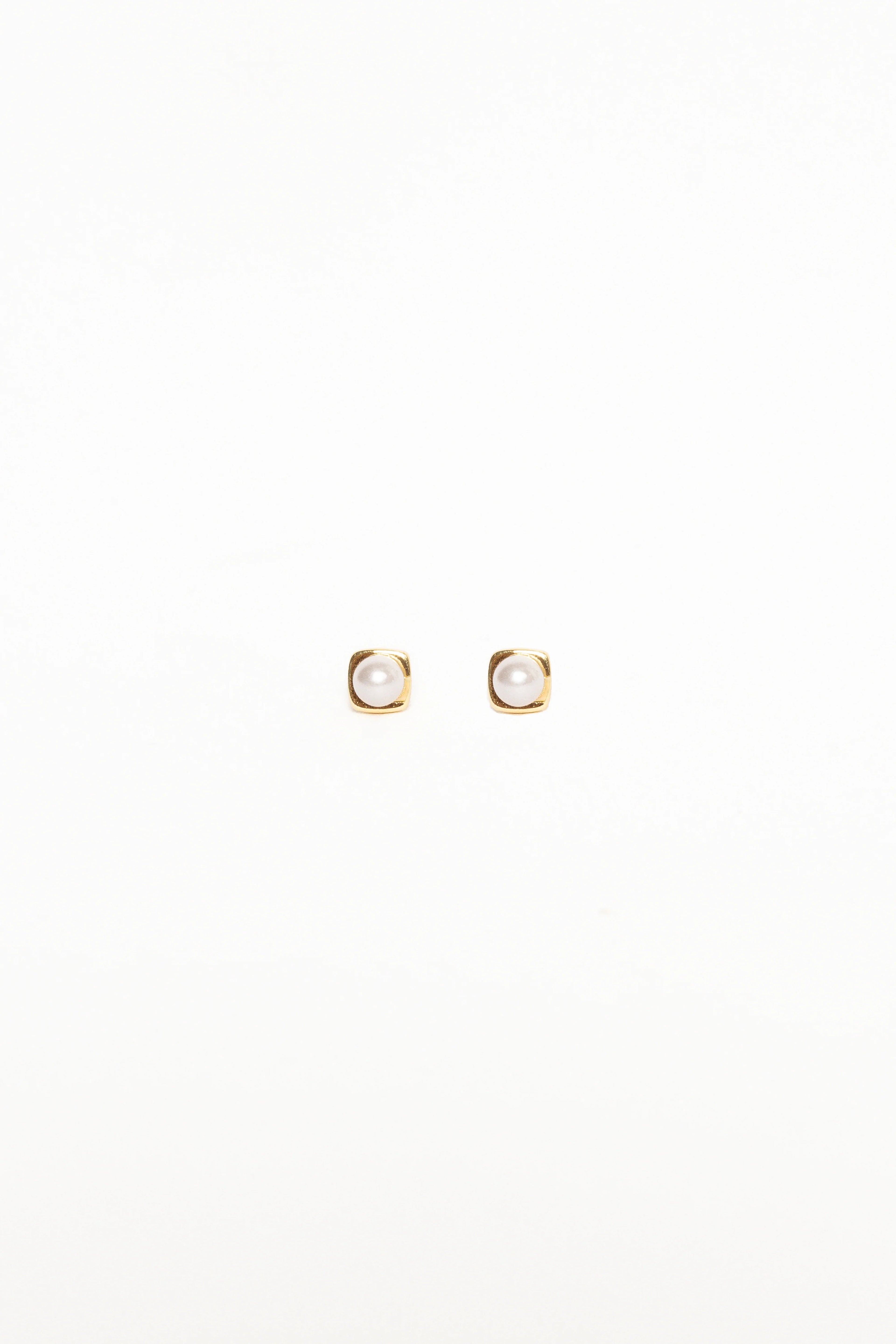 Helene Stud Earrings - Gold/Pearl